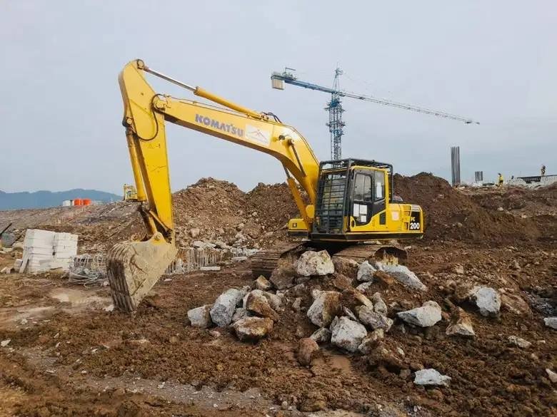 Electric Excavator: